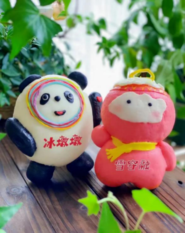 冰墩墩""雪容融";有手工达人出了视频教程教网友自助实现"冰墩墩自由"