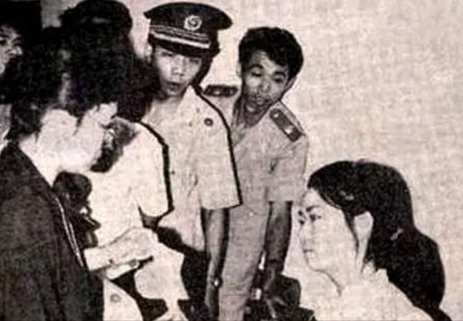 她接受了一家媒体的采访,据当时采访刘伊平的记者回忆,刘伊平在狱中