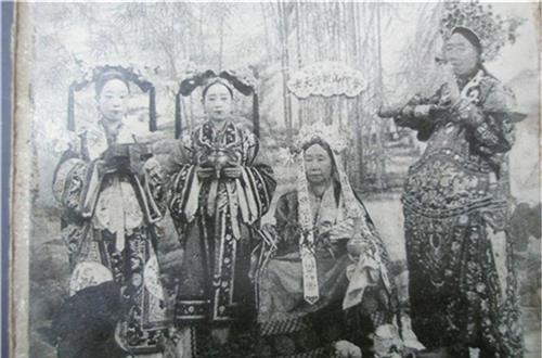 她被称晚清第一美人,黑白照也难掩她的美,却被耽误一生孤独终老