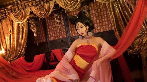古代妲己有一个坏习惯让纣王十分喜好现代女性尴尬不敢模仿