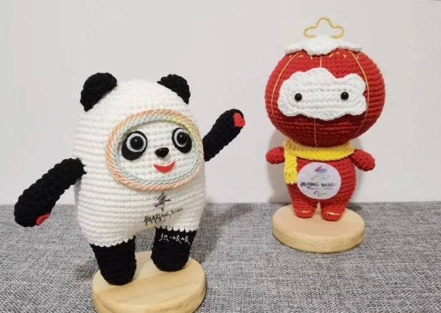 到钩针从捏汤圆更是亲手制作起了各种版本的冰墩墩而没有抢到冰墩墩
