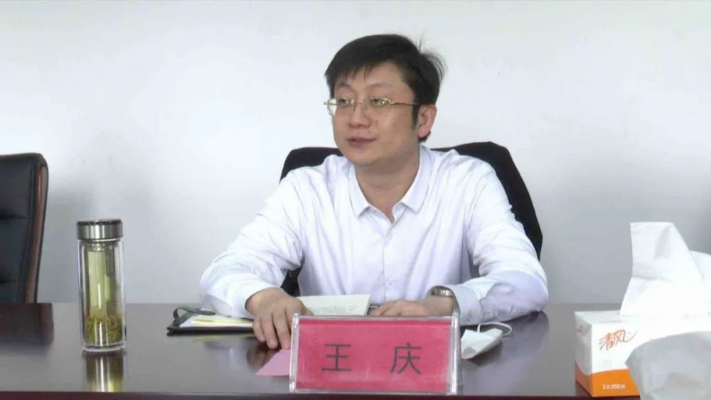 转作风促发展全区各级各部门开展干部作风建设暨大学习大查摆大讨论