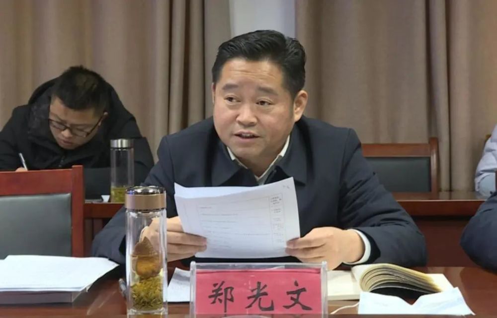 在县文旅康养指挥部,郑光文详细听取了长征国家文化