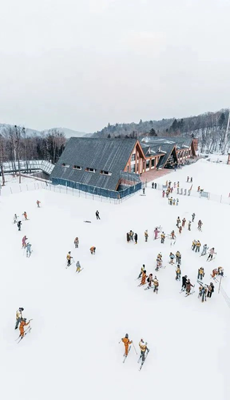 谢剑飞摄黑龙江亚布力滑雪旅游度假地8松花湖滑雪场的雪质丰厚,平均