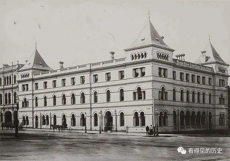 1871年,墨尔本的码头,很是繁华.1885年,墨尔本导缆电车系统开始运营