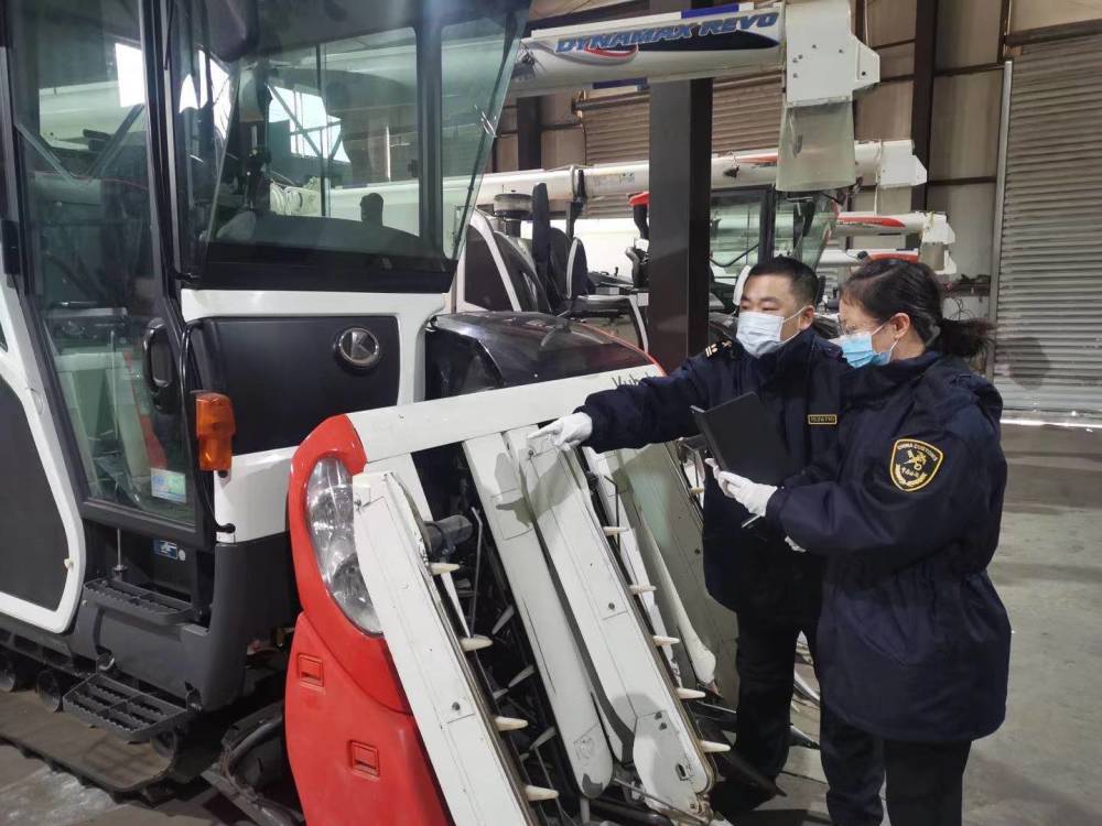 松原海关快速验放农用机械助力春耕