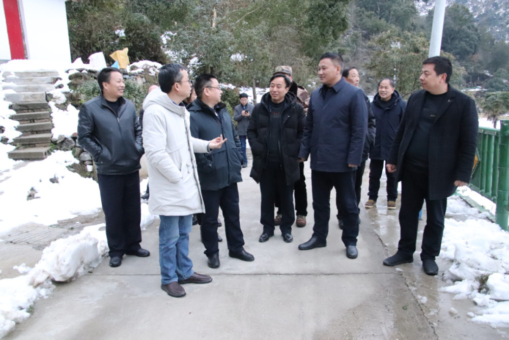 曹晓革督查低温雨雪冰冻天气应对等工作