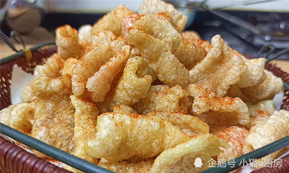 一道用猪皮制作的零食猪皮酥口感酥脆味道香辣好吃