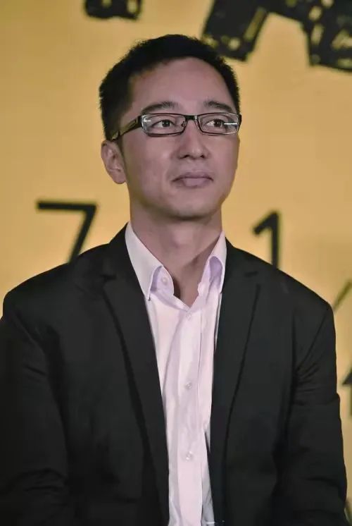与此同时,路金波也把自己的事业与韩寒紧密地捆绑在一起.