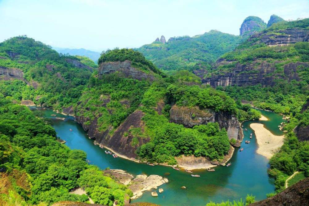 今天要介绍的旅游景点是福建的武夷山,提到这个地方大家脑海中想到