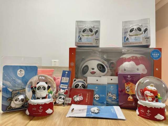 冰墩墩的"狂热粉"晓晴,快速集齐了冰墩墩的玩偶
