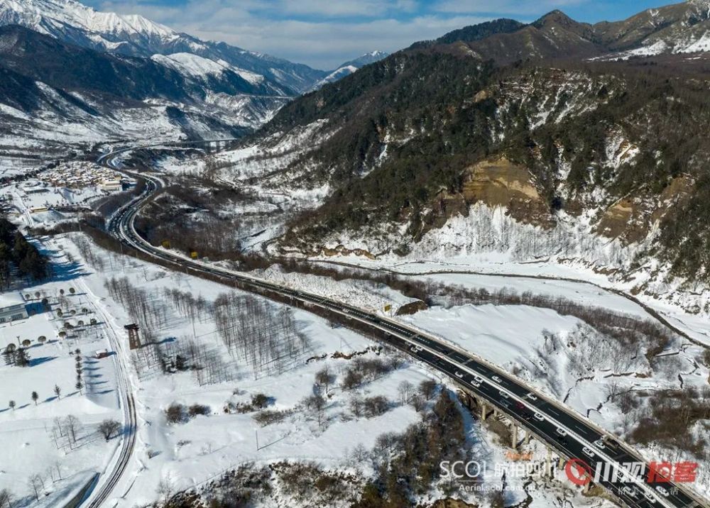 (俊哥 摄(俊哥 摄)2月初,雅西高速泥巴山,拖乌山,孟获城等路段迎来