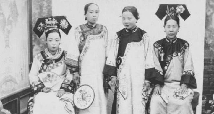 清朝妃子们留下的照片看起来那么丑难道皇帝的眼光就这么差