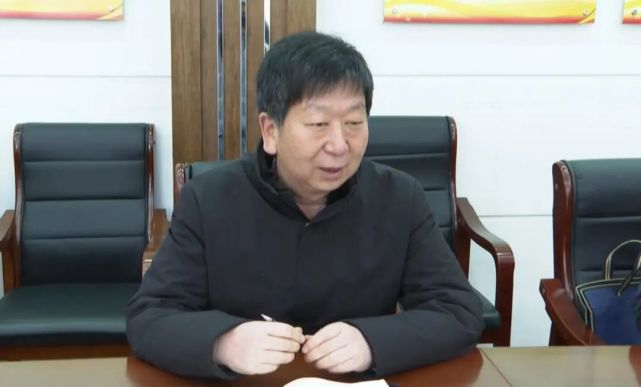 郑光文指出,县政协紧紧围绕民主和团结两大主题,认真
