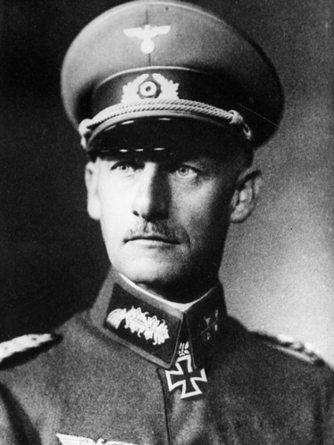 北方集团军群的司令官冯·勒布元帅从一开始就把列宁格勒作为目标了