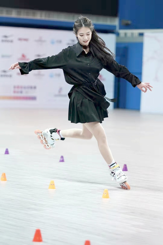 轮滑女神苏菲浅11岁拿到世界冠军将中国轮滑推向世界舞台