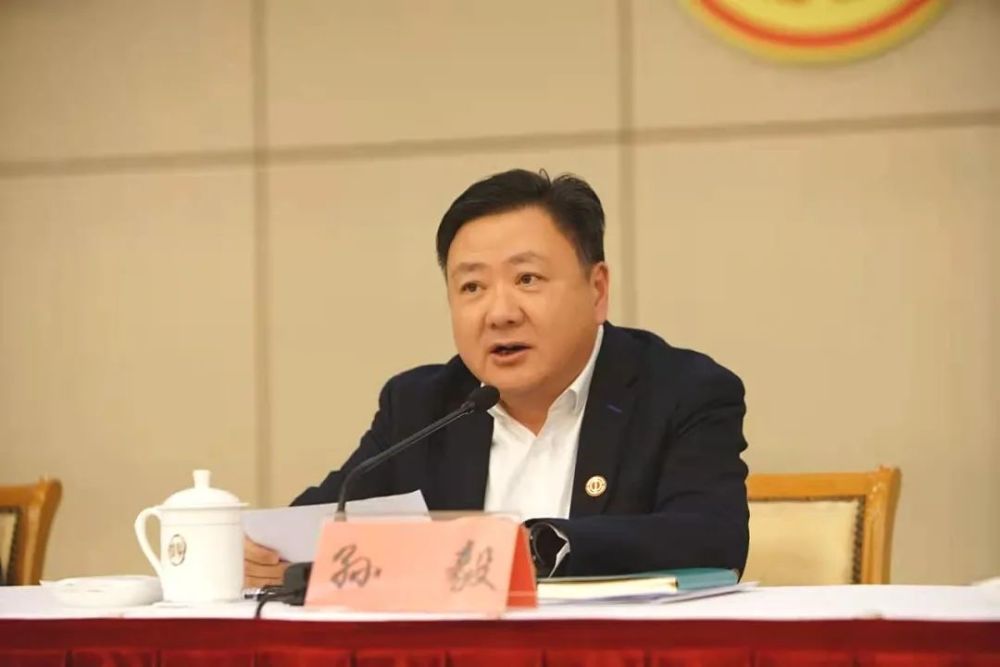 经大会选举,孙毅同志全票当选为奉贤区总工会第四届委员会主席.