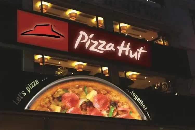 必胜客的英文为什么是pizzahuthut是啥意思