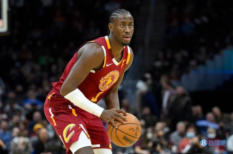 骑士记者 勒韦尔因踩到队友的脚而受伤 伤势并不严重