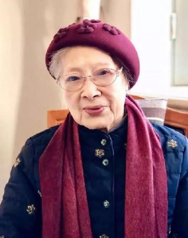 中国最美女性秦怡婚姻不幸生活坎坷为何能活出百岁精彩