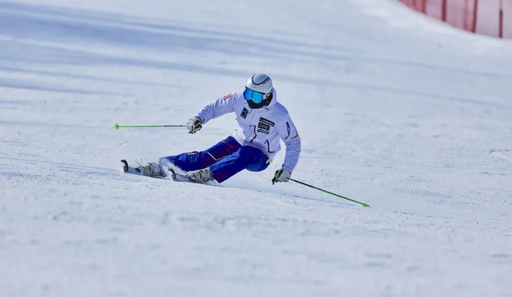 冬奥会滑雪运动员参加比赛时为什么都戴护目镜