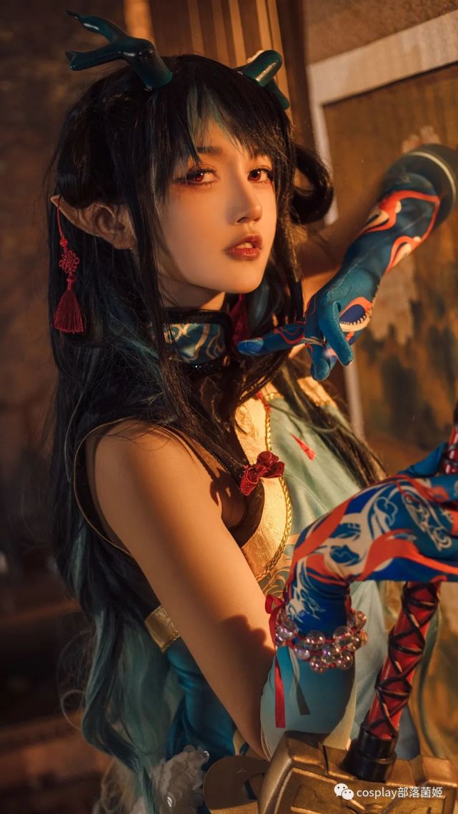 cos:明日方舟夕新春cos正片@莉莉西