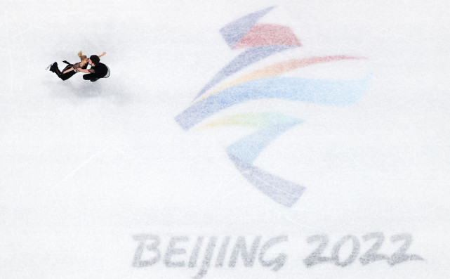 当日,北京2022年冬奥会花样滑冰项目冰上舞蹈韵律舞比赛在首都体育馆