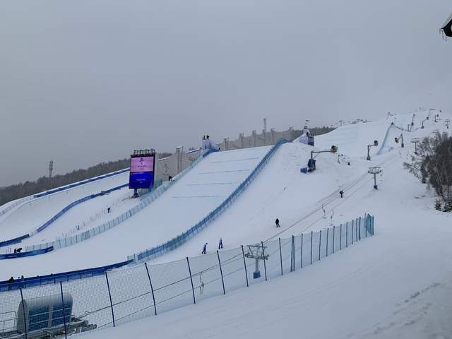 张家口赛区云顶滑雪公园冬奥场馆,一条"雪龙"现身