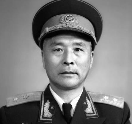 他们祖孙三代,年龄差4岁,1930年同时参军,出了2个中将1个少将