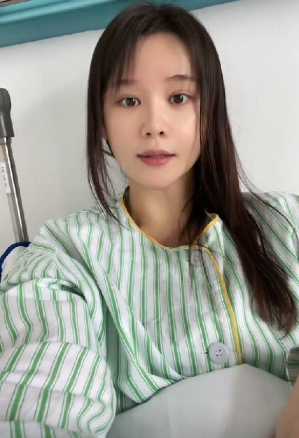 更是有网友扒出邱意浓整容之前的照片.