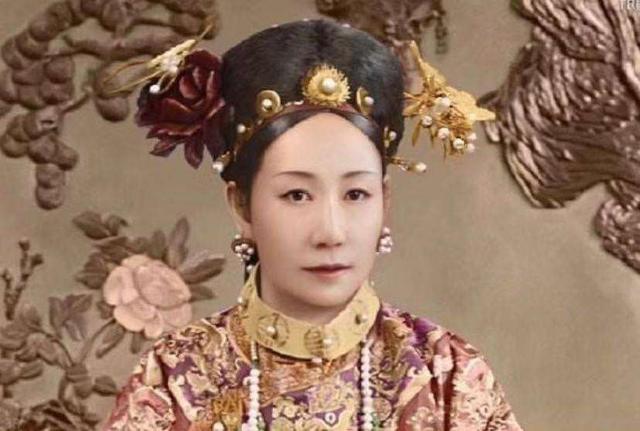 咸丰皇帝干什么都会带着她,在咸丰皇帝感到疲倦的时候,她会帮助咸丰