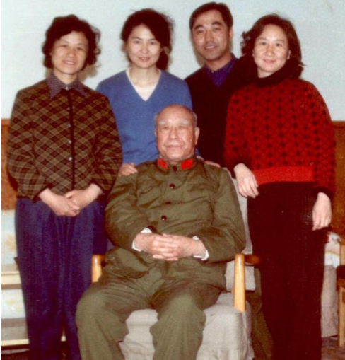 55年他只是军长,主席却说:别人可以不授上将,他必须是上将