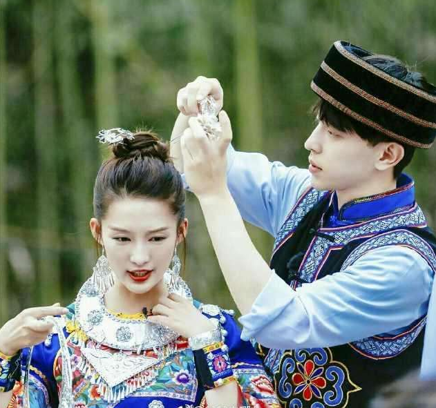 邓伦李沁再传恋爱被曝在三亚密会网友不结婚很难收场