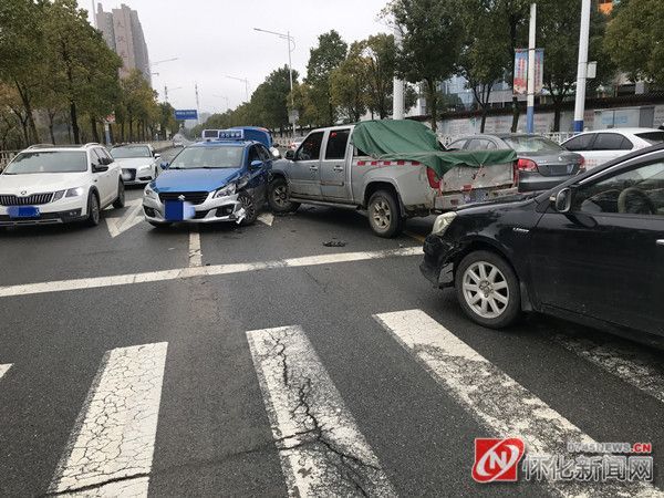 怀化城区路口发生三车相撞事故|怀化|怀化市公安局|安全带|鹤城区