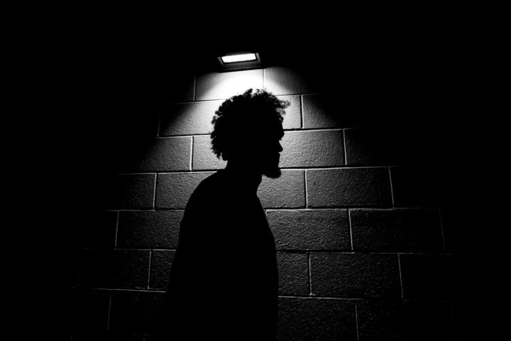 小白本已经随队飞到了马刺下一个客场所在的亚特兰大,然后波波敲开了