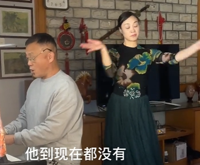 云吞他爹靠优雅催婚爆火招式令人猝不及防他到底什么来头