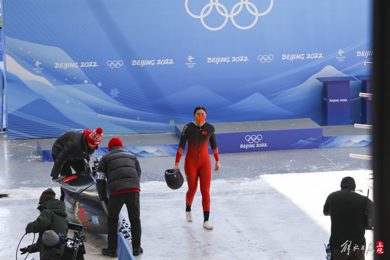 历史性的好成绩中国选手怀明明获得冬奥会女子雪车第六名美国选手夺冠