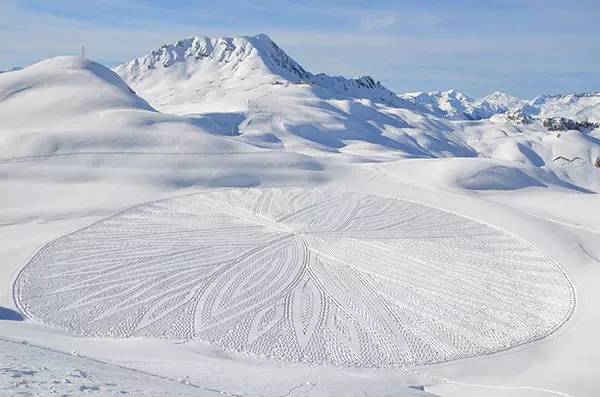 你以为雪地里只能搞冬奥搞起艺术来也是很哇噻