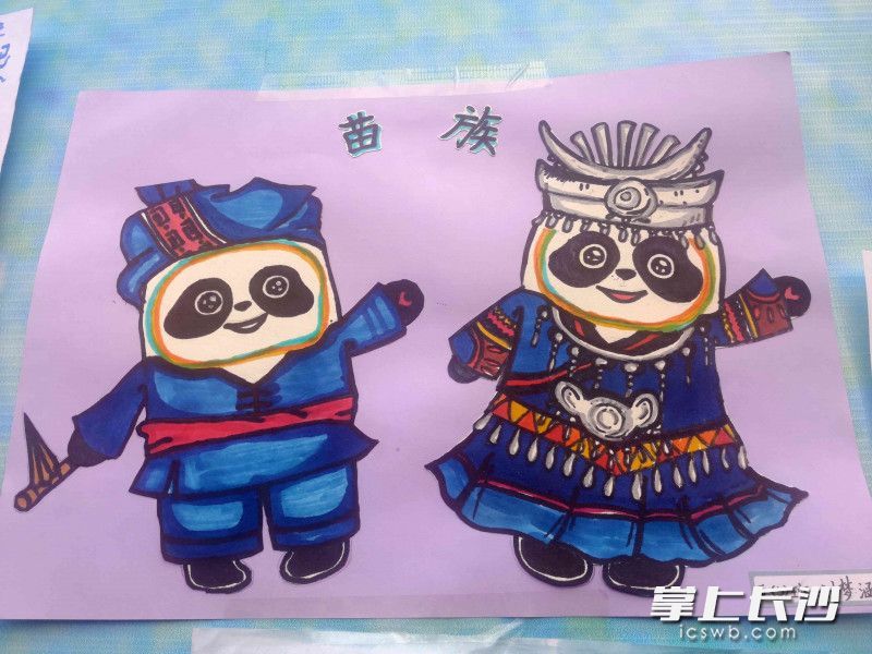 组图长沙萌娃们让冰墩墩穿上了民族服饰