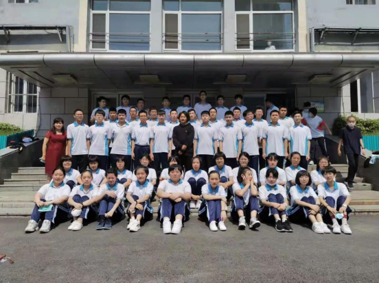 苏翊鸣在母校吉林市第九中学2月15日,苏翊鸣母校吉林市第九中学将组织