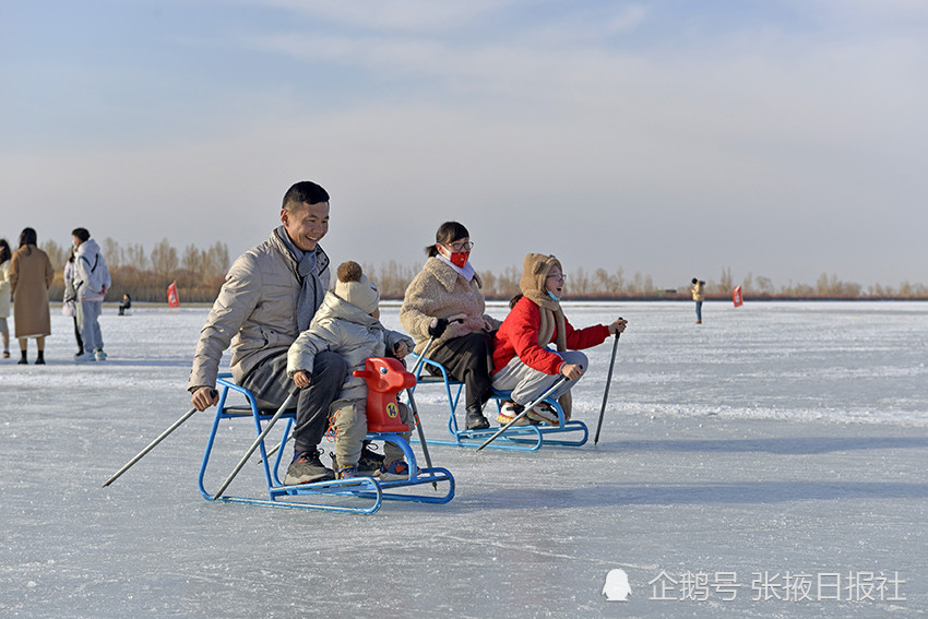 乐享假日冰场撒欢高台大湖湾里冰雪运动热起来