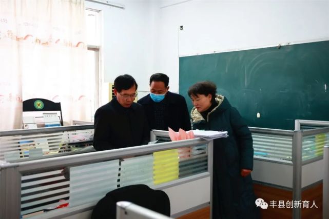 丰县教育局党委委员,招办主任李钊一行莅临我校,对我校疫情防控工作