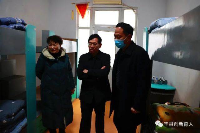 丰县教育局党委委员,招办主任李钊一行莅临我校,对我校疫情防控工作