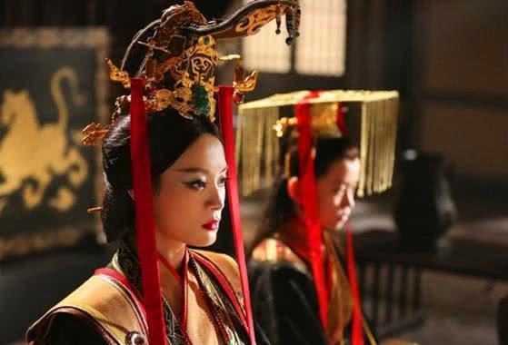 秦武王举鼎年纪轻轻猝死,国家陷入一片混乱之之中;她凭借自己的聪慧和