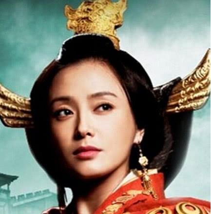秦武王举鼎年纪轻轻猝死,国家陷入一片混乱之之中;她凭借自己的聪慧和