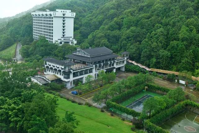 新丰云天海温泉原始森林度假村,与峡谷温泉作伴,鸟语