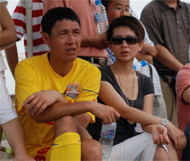 前国脚黎兵与歌星甘萍近况他足球事业不顺利她52岁仍显年轻