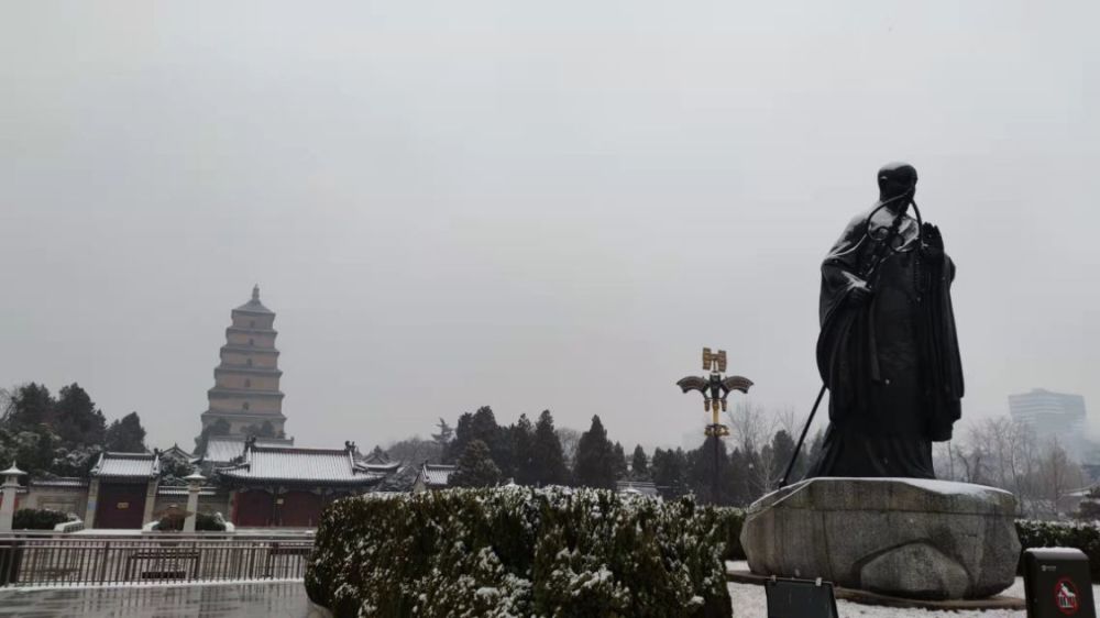 大家都看惯了平日里的大雁塔和大唐不夜城,那么你见过雪中的大雁塔和