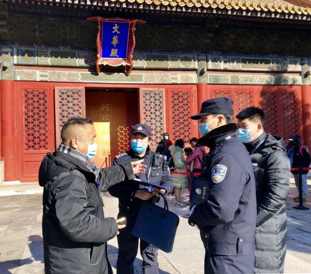 "一幅辖区地图前,北京市公安局天安门分局故宫派出所所长郑维嘉将关于