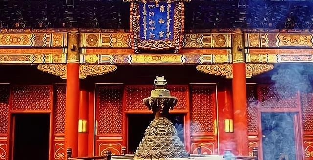 乾隆将胤秌的部分府邸以及胤誱的府邸赐给了自己的五弟弘昼当和亲王府